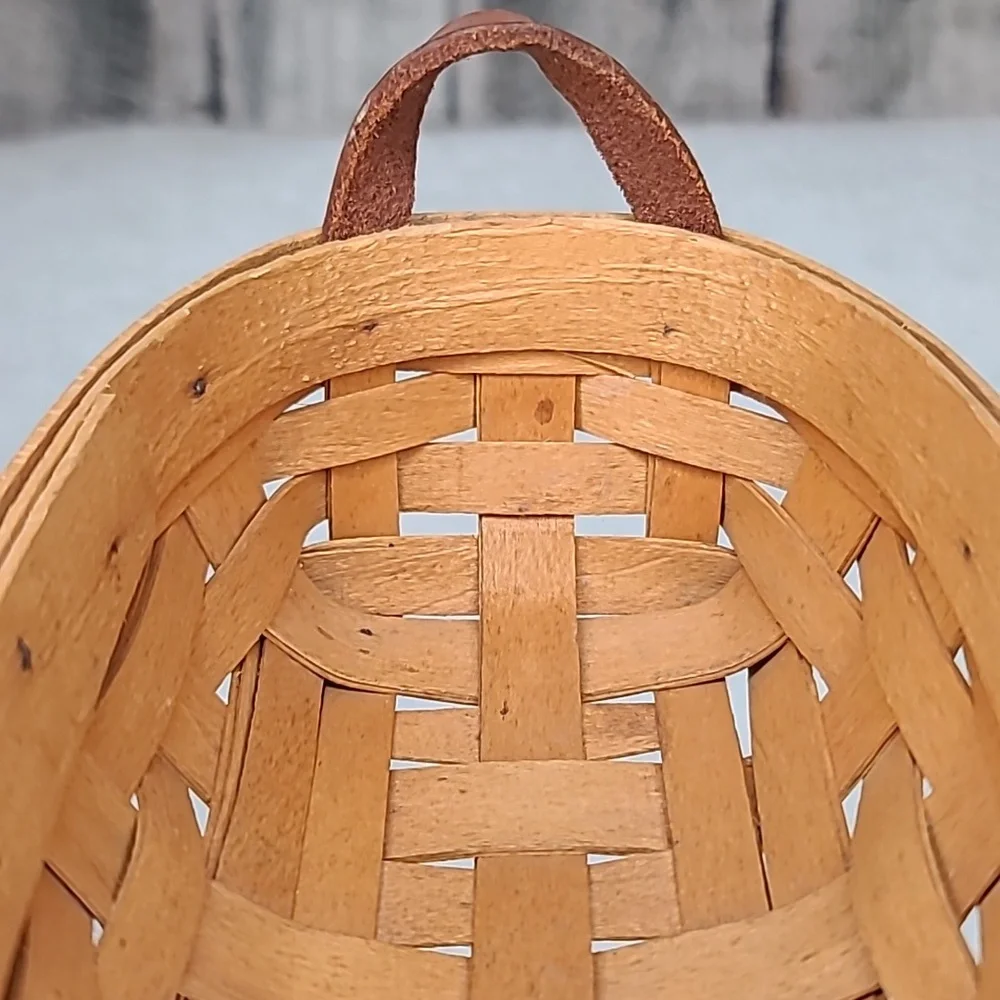 Longaberger Farmhouse Handmade Vintage '99 Classic Lavender Booking Basket 10138